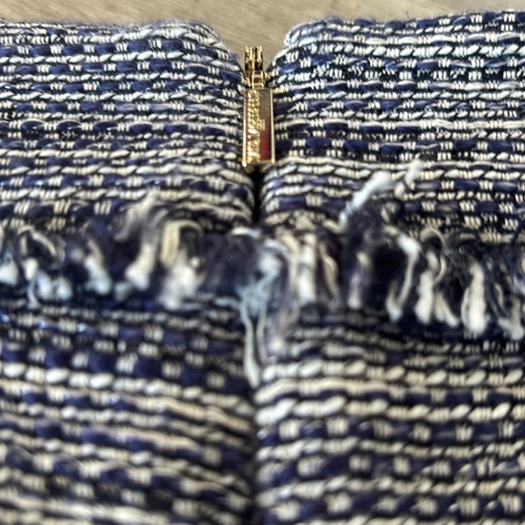 Karl Lagerfeld Blue White Tweed Marled Fringe Detail Pencil Skirt Sz 8 - Picture 8 of 8